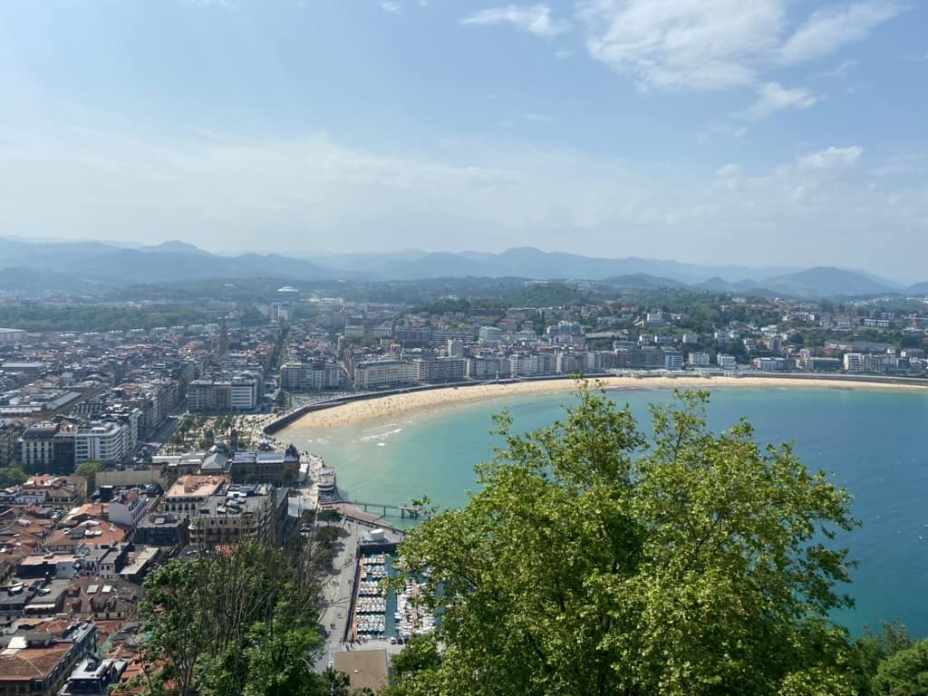 View of San Sebastián from above.